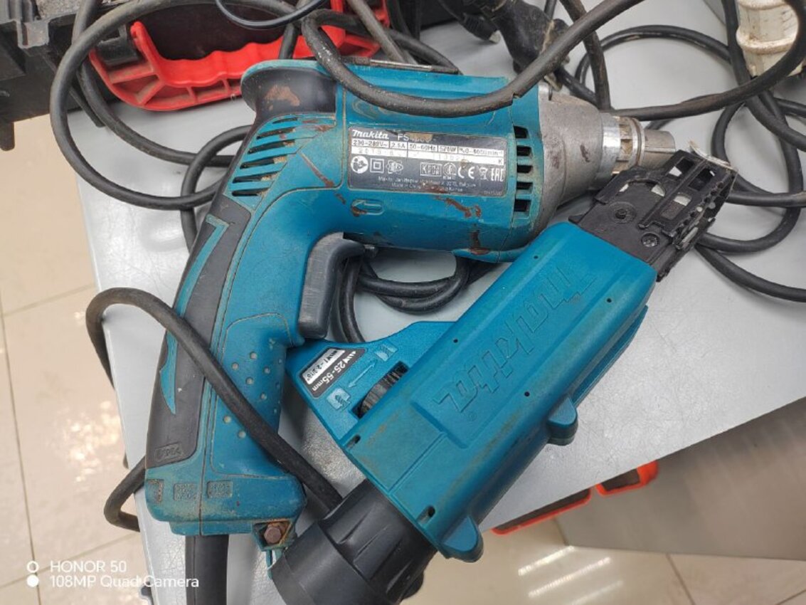 Шуруповерт Makita