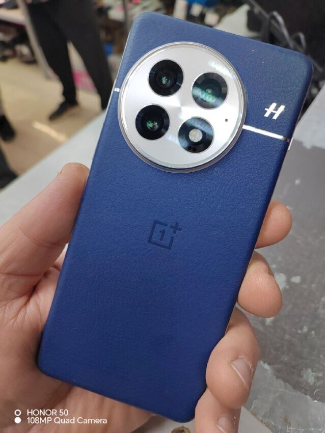 Смартфон OnePlus 13