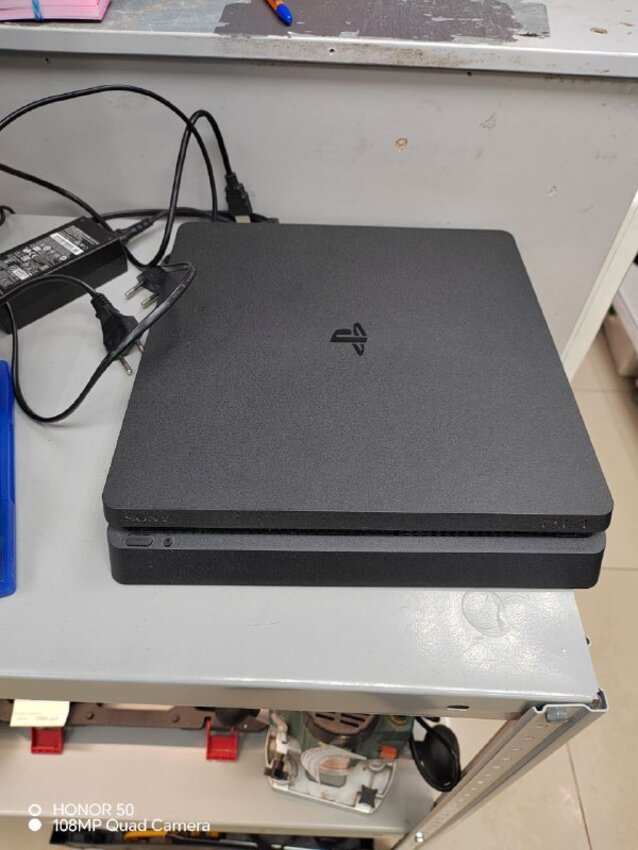 Игровая приставка Sony PlayStation 4 slim