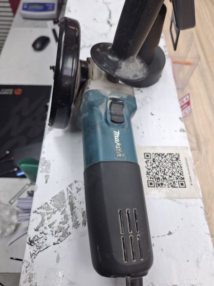 Болгарка Makita 9555N