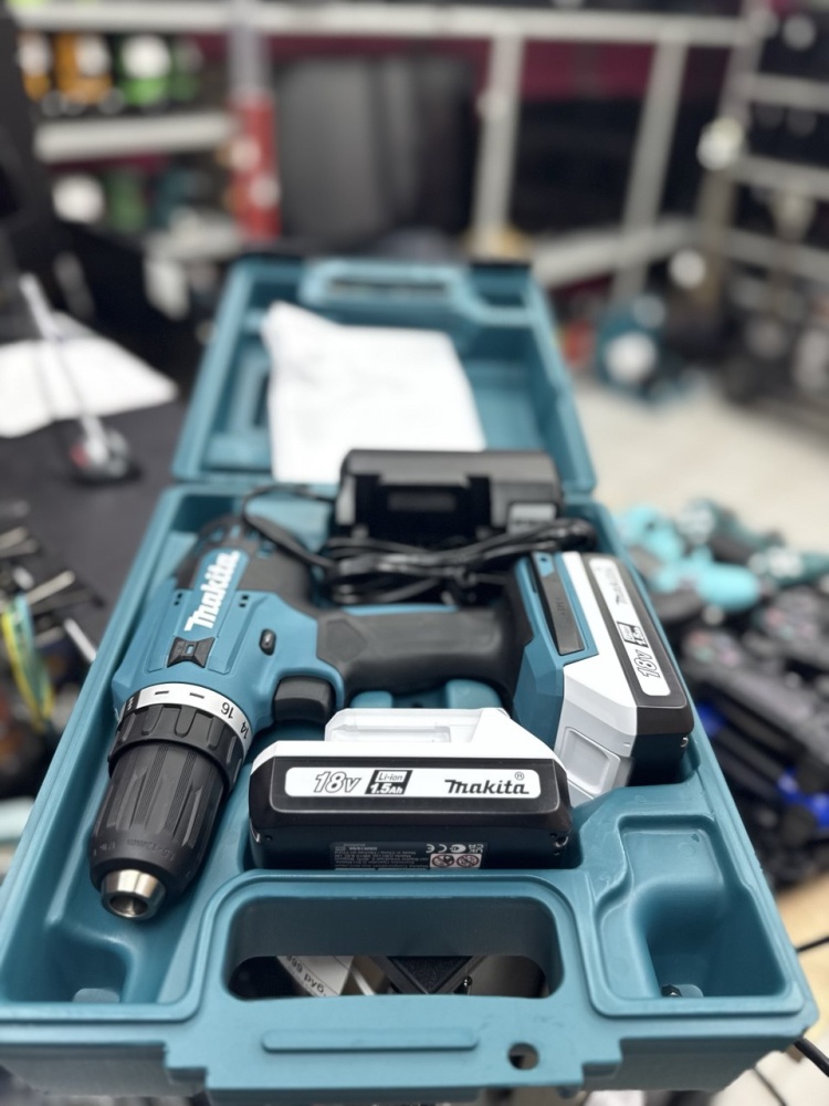 Шуруповерт Makita df488